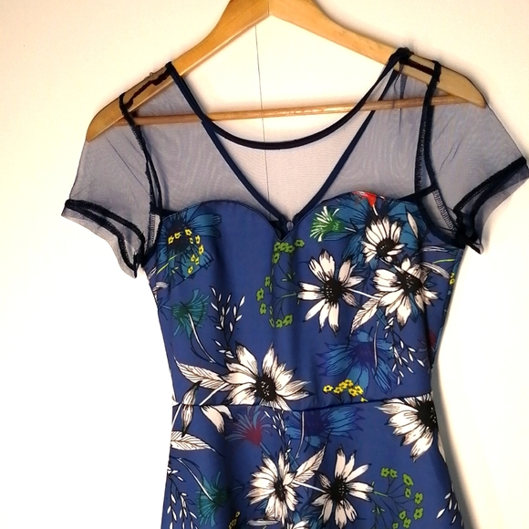 Vintage 1980s Floral Dress size small - Picture 2 of 6